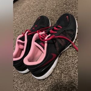 Nike Women's Black and Pink tennis shoes size 9.5
